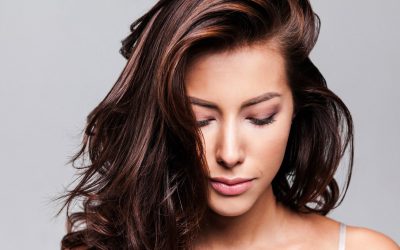 “CHOCOLATE CAKE” É O NOVO TOM PARA CABELOS MORENOS