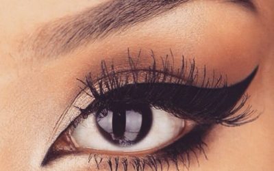 Passo a passo de como passar delineador líquido nos olhos